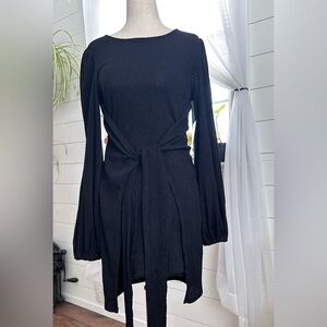 NWT! Olia black ribbed mini dress with a tie waist and balloon sleeves. 
Size: S